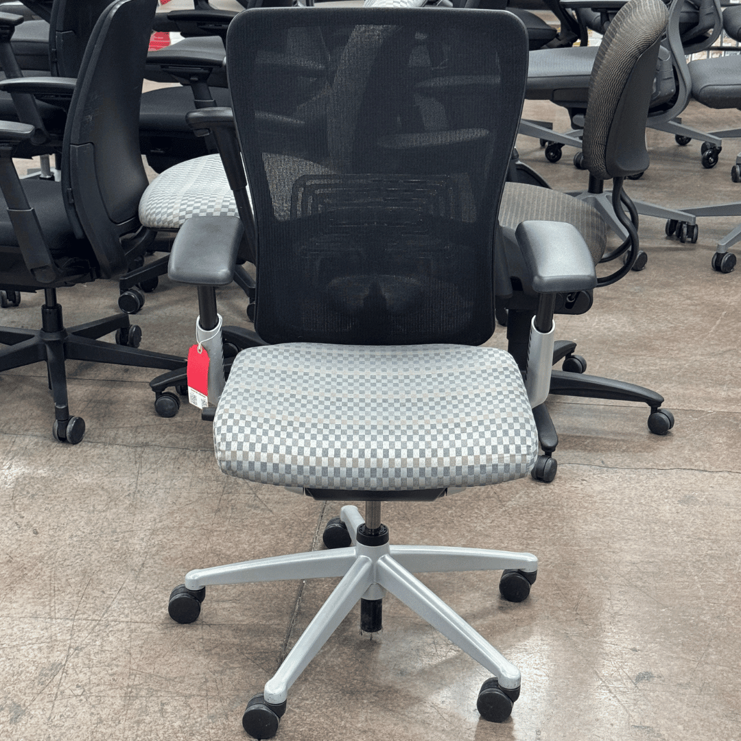 Haworth Zody Ergonomic Office Chair with Lumbar (Dark Gray Checkered Plaid/ Silver Frame) - Excellent